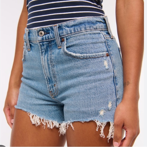 New: Abercrombie and Fitch Curve Love The 4” Mom Short. Size 30 - Picture 5 of 10
